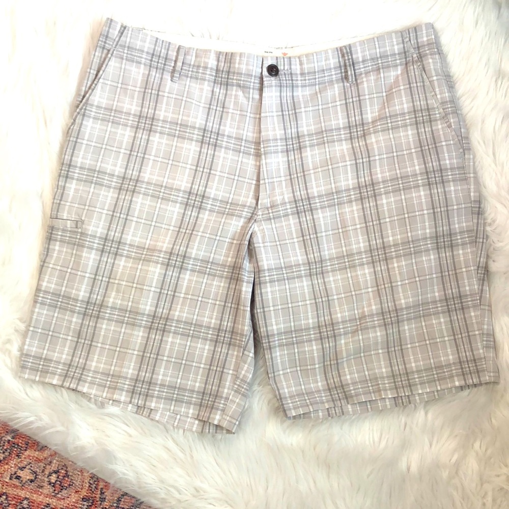 Dockers men’s 5pocket plaid shorts. Size 36